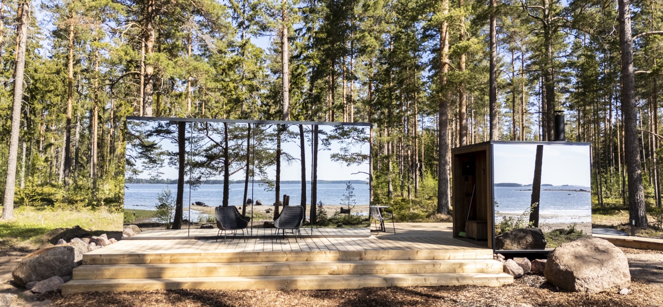 ÖÖD Mirror Houses in Finland Versso