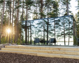 ÖÖD Mirror Houses in Finland Versso